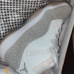 Jordan 11s metallic silver